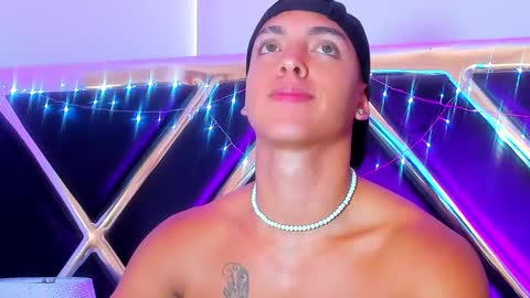 Adrian Lopez online show from December 16, 2024, 2:49 pm