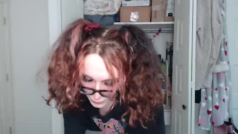 AESTROGEN online show from October 6, 2025, 6:38 pm