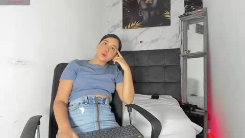 Snapshot of afrodita_n_ares_ chatting on October 19, 2025, 7:14 pm afrodita n ares online show from October 19, 2025, 7:14 pm