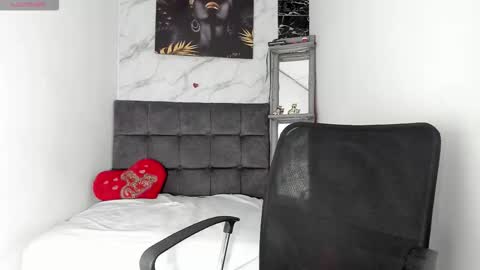 Snapshot of afrodita_n_ares_ chatting on October 31, 2025, 7:59 pm afrodita n ares online show from October 31, 2025, 7:59 pm