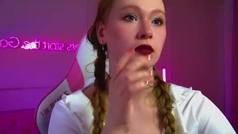 AgataFoxley online show from June 11, 2026, 7:06 am