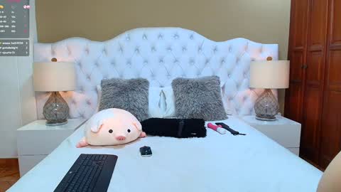 Snapshot of agatha_lenon chatting on December 14, 2024, 7:46 pm Agatha online show from December 14, 2024, 7:46 pm