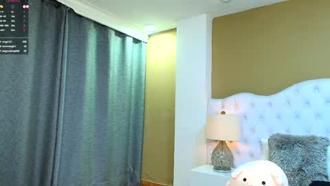 Snapshot of agatha_lenon chatting on December 18, 2024, 10:57 pm Agatha online show from December 18, 2024, 10:57 pm