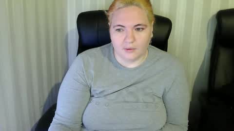 Snapshot of aglaya_fame chatting on December 19, 2025, 8:10 am Aglaya Fame online show from December 19, 2025, 8:10 am