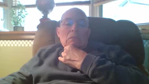 aguynrkfrd online show from November 18, 2025, 5:28 pm