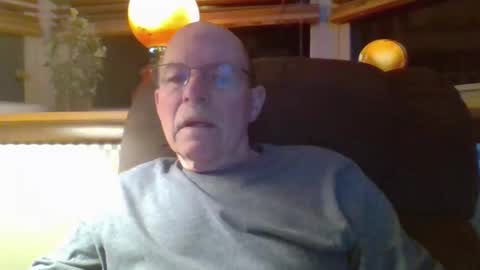 aguynrkfrd online show from February 15, 2026, 10:58 am