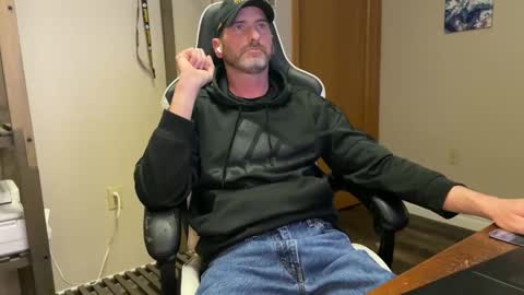 Snapshot of ah_shucks_ chatting on April 5, 2026, 4:31 am AhShucks online show from April 5, 2026, 4:31 am