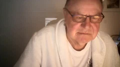 Snapshot of ahmole chatting on December 10, 2024, 8:19 am Ole online show from December 10, 2024, 8:19 am