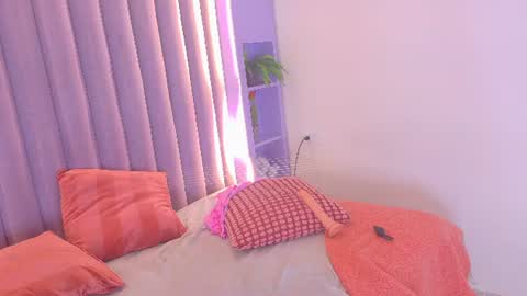AHSLY online show from June 11, 2026, 12:32 am