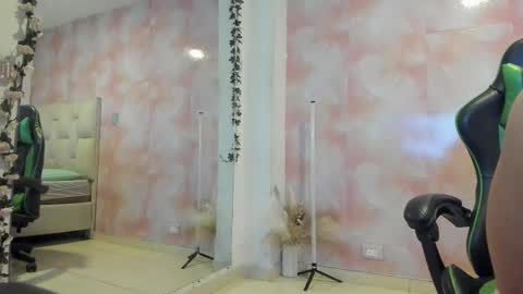 Snapshot of aida_rose chatting on September 16, 2025, 7:37 pm karoline  online show from September 16, 2025, 7:37 pm