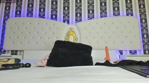 aidasina online show from February 13, 2025, 8:13 pm