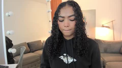 Alisson online show from October 16, 2025, 7:37 pm