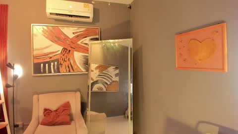 Alisson online show from April 13, 2026, 7:52 pm