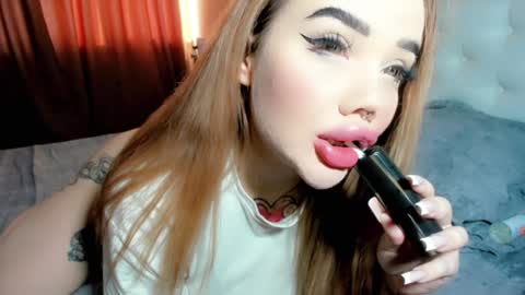 Snapshot of aira_vi chatting on February 5, 2025, 3:02 am Aira online show from February 5, 2025, 3:02 am