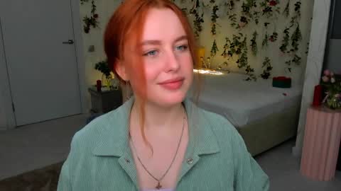 Snapshot of airysilhouette chatting on April 1, 2026, 1:41 pm Louise online show from April 1, 2026, 1:41 pm