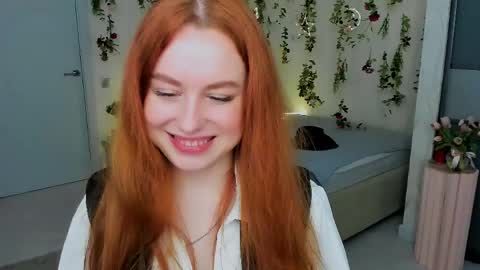 Snapshot of airysilhouette chatting on April 18, 2026, 8:09 pm Louise online show from April 18, 2026, 8:09 pm