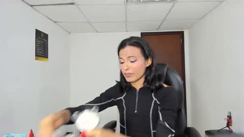 Aisha online show from February 10, 2026, 4:05 am