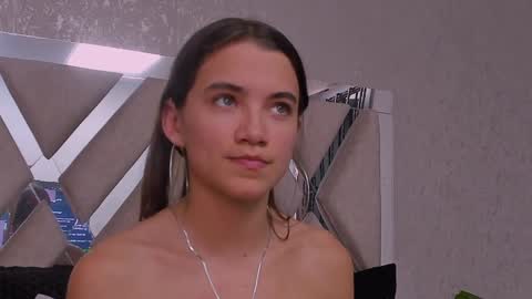 Snapshot of aitana_baker_ chatting on January 18, 2025, 3:59 pm little aitana  online show from January 18, 2025, 3:59 pm