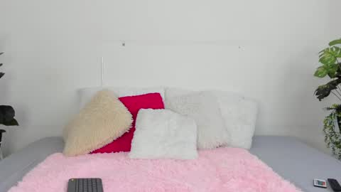 Snapshot of aitana_baker_ chatting on March 12, 2025, 1:40 pm little aitana  online show from March 12, 2025, 1:40 pm