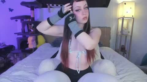 Aivie Pink online show from July 25, 2026, 7:06 am