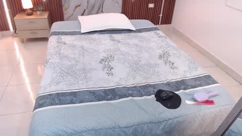 AIXA  online show from October 27, 2025, 12:20 pm