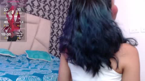 A K A N E  U W U online show from December 18, 2024, 12:51 pm