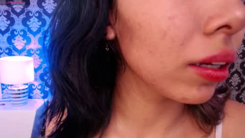 A K A N E  U W U online show from December 22, 2024, 12:27 pm