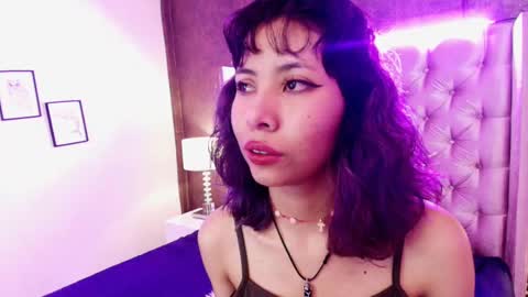 A K A N E  U W U online show from February 17, 2025, 12:38 pm