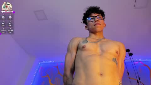 akazaboy online show from January 1, 2025, 1:47 am