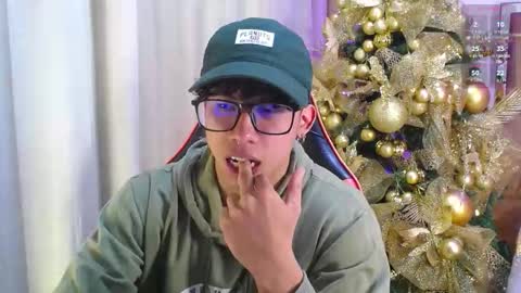 akazaboy online show from December 17, 2025, 4:07 am