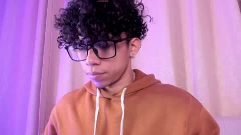 akazaboy online show from April 3, 2026, 4:54 am