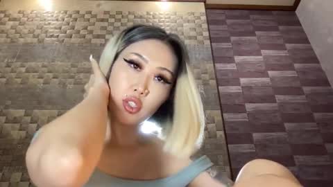 Snapshot of akemi_jp chatting on October 15, 2025, 9:37 pm Akemi online show from October 15, 2025, 9:37 pm