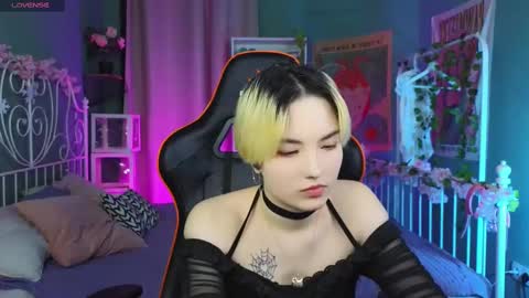 Akemi online show from March 1, 2025, 6:43 pm