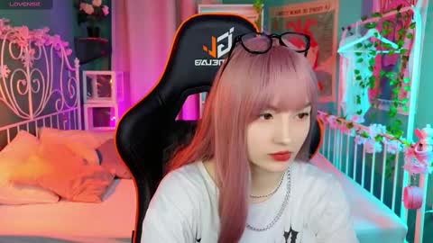 Akemi online show from March 5, 2025, 3:07 pm