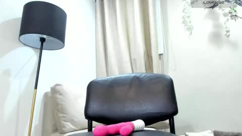 Snapshot of alaiasmile_ chatting on April 21, 2026, 1:42 am online show from April 21, 2026, 1:42 am