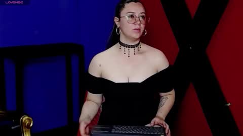 Alaiia    online show from November 26, 2025, 2:23 am