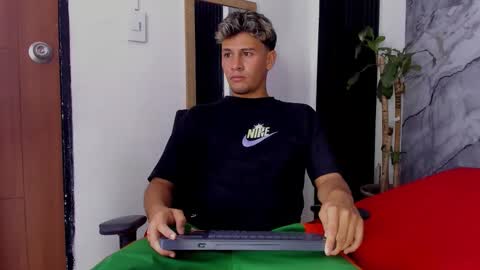 alan__smith online show from November 11, 2025, 7:36 pm