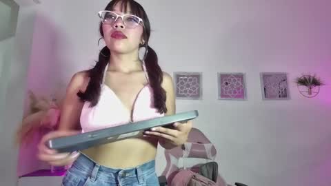 Alana  online show from January 22, 2025, 4:02 am