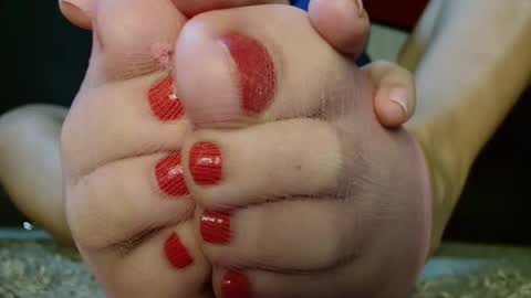 Snapshot of alanna_gold chatting on October 28, 2025, 4:49 am Alanna online show from October 28, 2025, 4:49 am