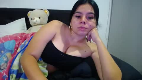 alanna_new1 online show from February 17, 2025, 10:51 am