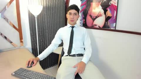 alantaylorr_ online show from April 24, 2026, 2:08 pm
