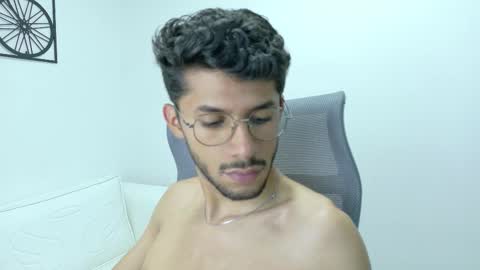 Snapshot of alanvilla_lobo chatting on October 20, 2025, 7:36 pm alanvilla_lobo online show from October 20, 2025, 7:36 pm