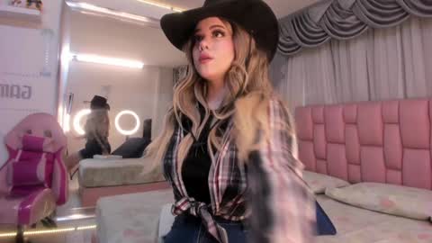 albaandthayron online show from January 18, 2025, 12:04 pm