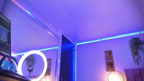 albaandthayron online show from December 18, 2025, 12:11 pm