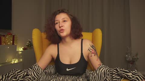 Hi all. My name is Stela and this is my first day here online show from January 16, 2025, 6:27 pm