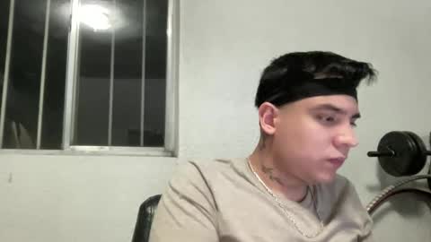 albertoarenas16 online show from April 17, 2026, 4:59 am