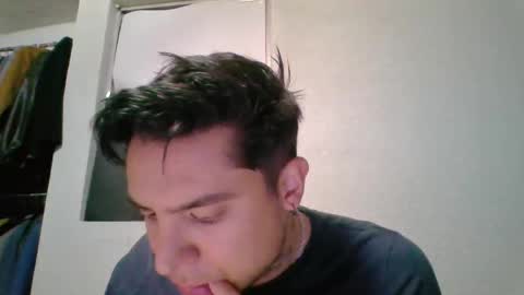 albertoarenas16 online show from May 8, 2026, 9:03 am
