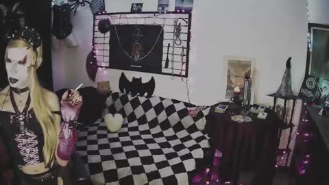 Mistic witch online show from March 12, 2025, 2:41 am