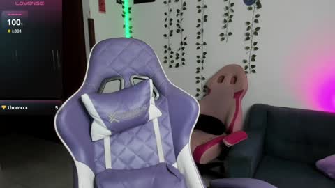 Snapshot of ale_petitee chatting on January 9, 2025, 8:13 am alexa online show from January 9, 2025, 8:13 am