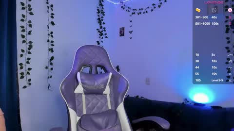 Snapshot of ale_petitee chatting on March 11, 2025, 6:53 am alexa online show from March 11, 2025, 6:53 am